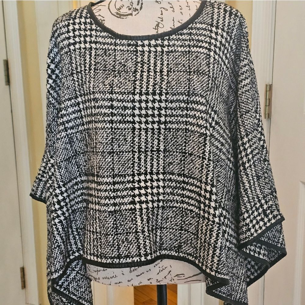 ROMEO AND JULIET COUTURE PLAID CAPE